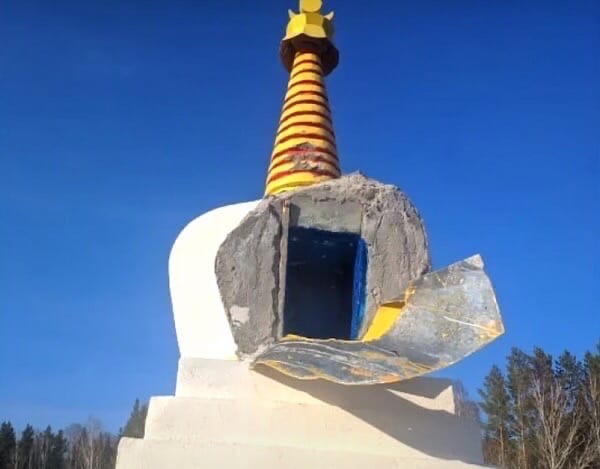 Разрушенную буддийскую ступу восстановят борцы и верующие